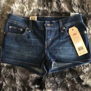 🔥NWT🔥 Levi’s shortie short
